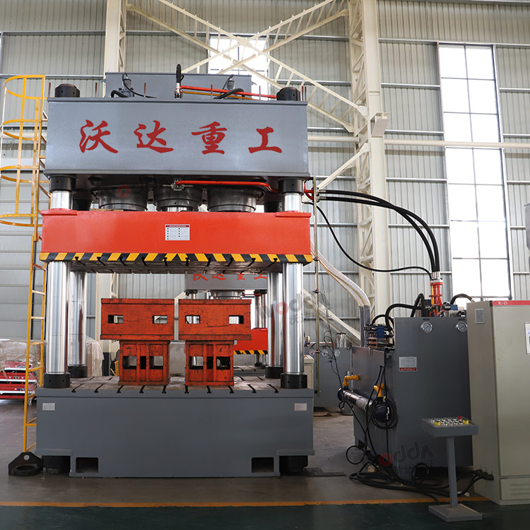 1000噸玻璃鋼防撞梁成型液壓機(jī)車間實物